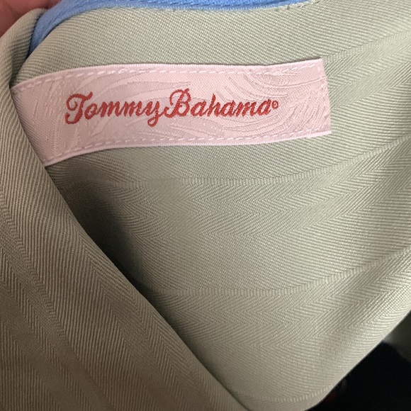 Tommy Bahamas Embroidered Shot in the Dark Golf Size Medium 100% Silk Hawaiian - Picture 8 of 9